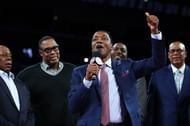 Isiah Thomas talking to the crowd